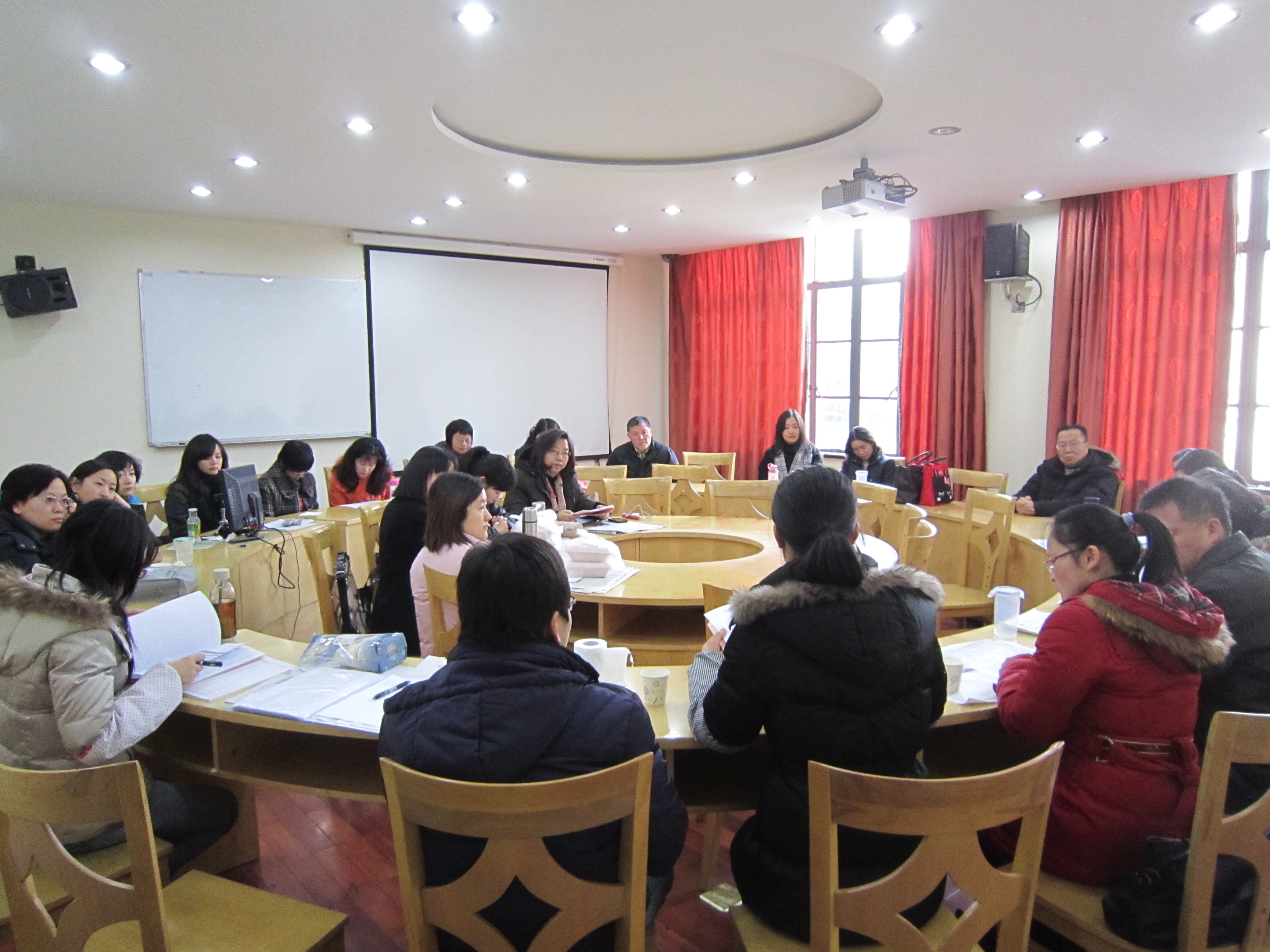 开元集团网站班导师一同探讨工作